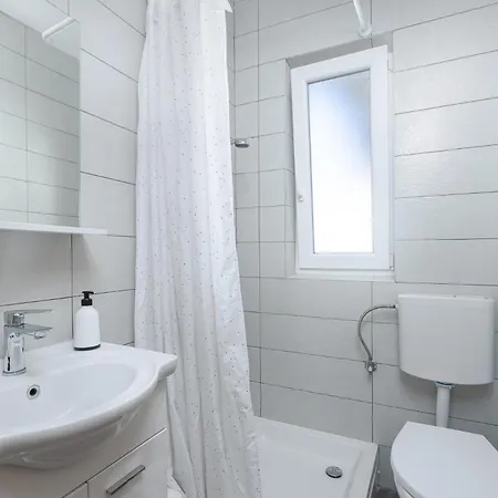 Milo Apartment *